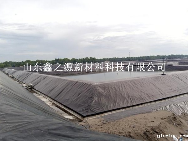 大风天气下铺设沼气池黑膜的技巧：安全高效，创新应对