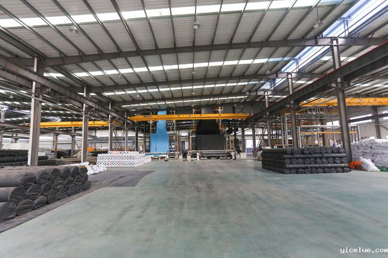 光面土工膜设备