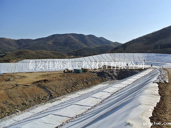 矿山施工是如何选择铺设防渗伟德app下载安卓手机的？